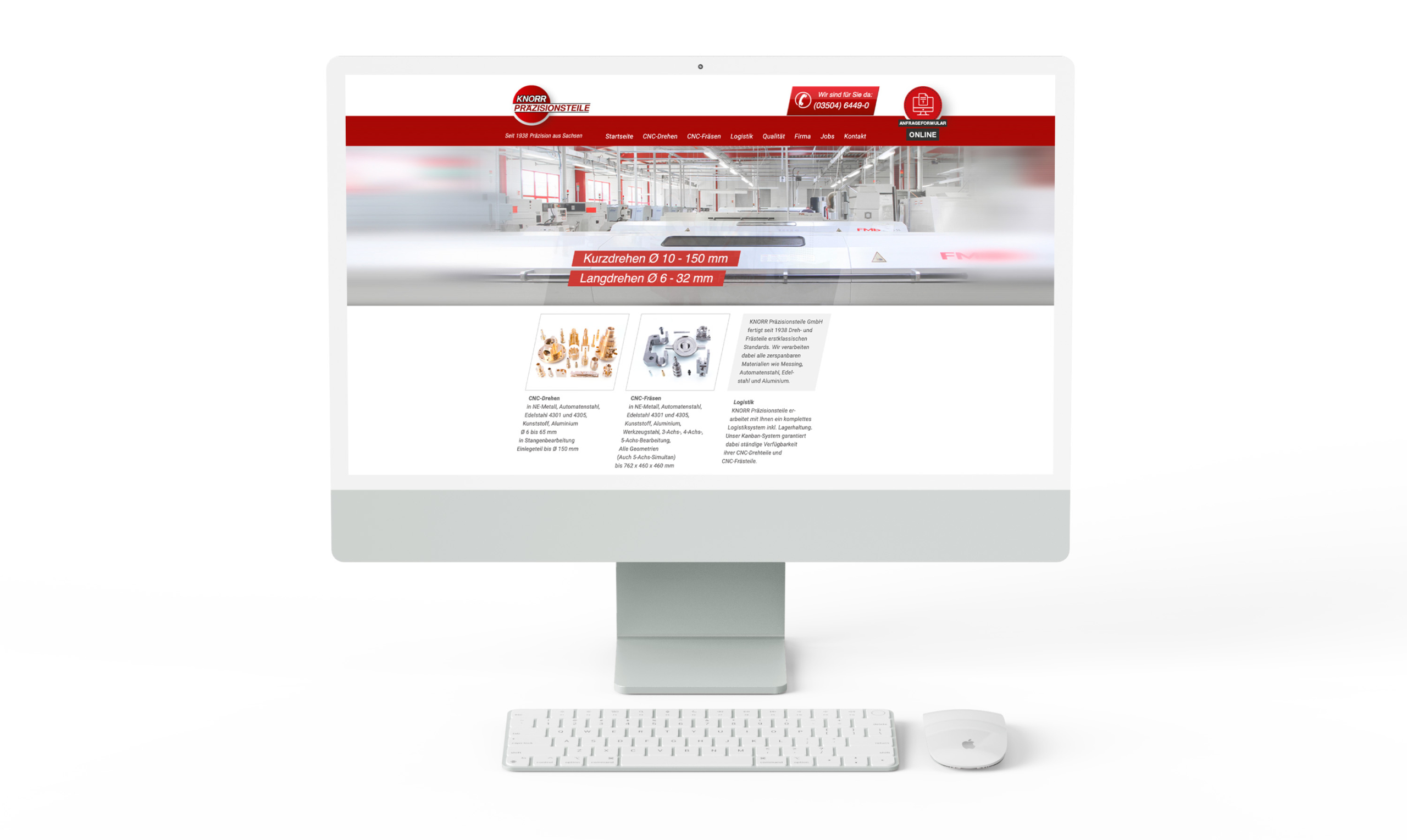 Ein weißer Desktop-Computer zeigt eine rot-weiß gestaltete Website mit Navigationslinks, Kontaktinformationen und Abschnitten mit Produktspezifikationen und Dienstleistungen. Davor befinden sich eine Tastatur und eine Maus.