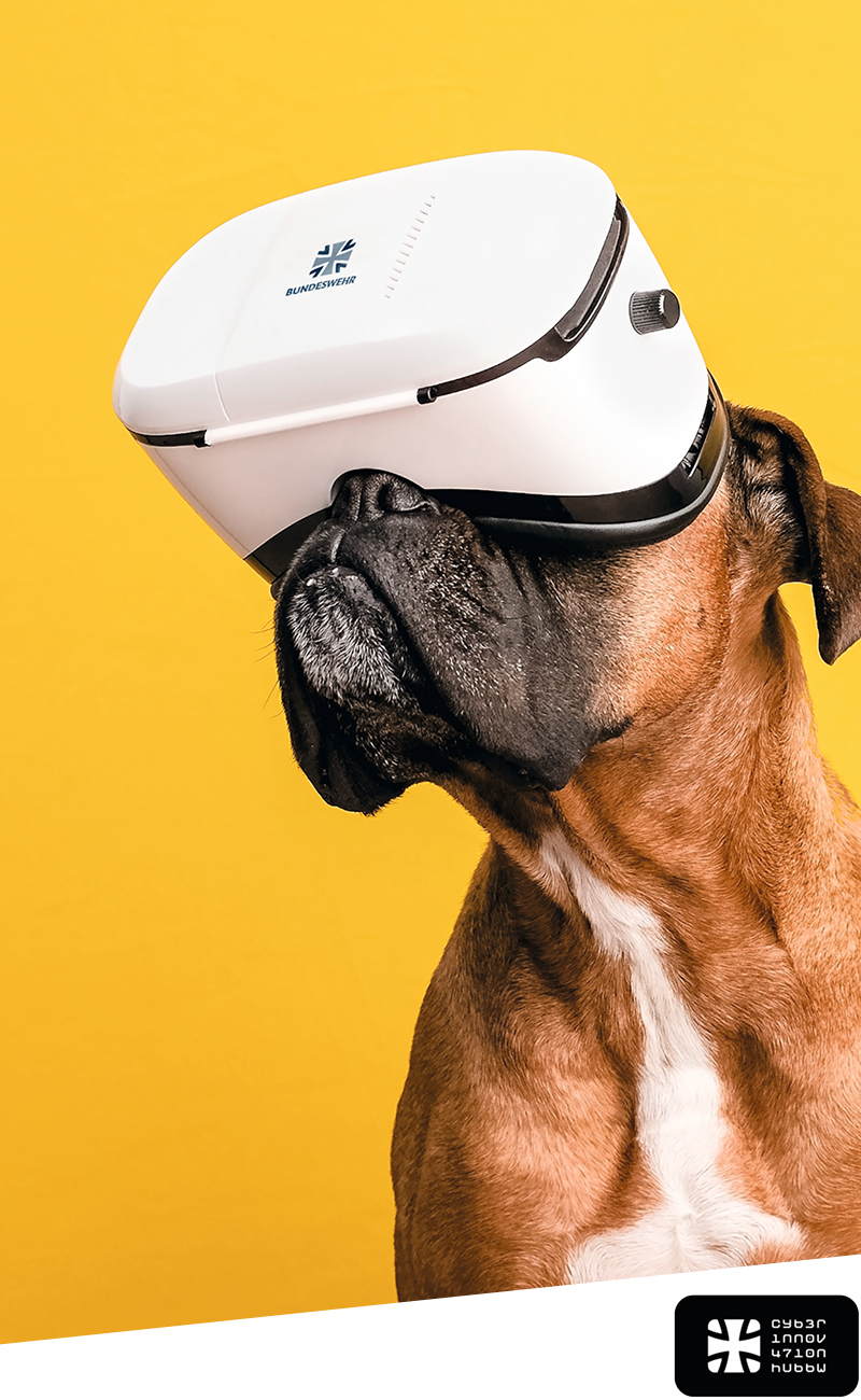 Ein brauner Hund, der ein weißes Virtual-Reality-Headset trägt, blickt vor einem hellgelben Hintergrund neugierig nach oben. In der unteren rechten Ecke ist das Logo von Geithe & Ußner Hygienefachhandel mit Text zu sehen.